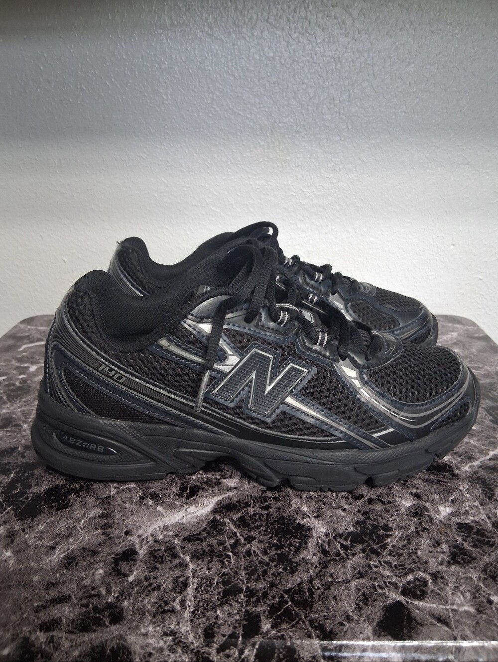 New Balance Black Mesh & Synthetic Trainer Sneakers Size 6.5 - Picture 2 of 9